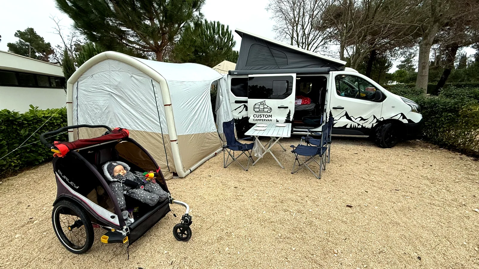 Rodzinny kamper kamper Poznań wynajem rodzina pies